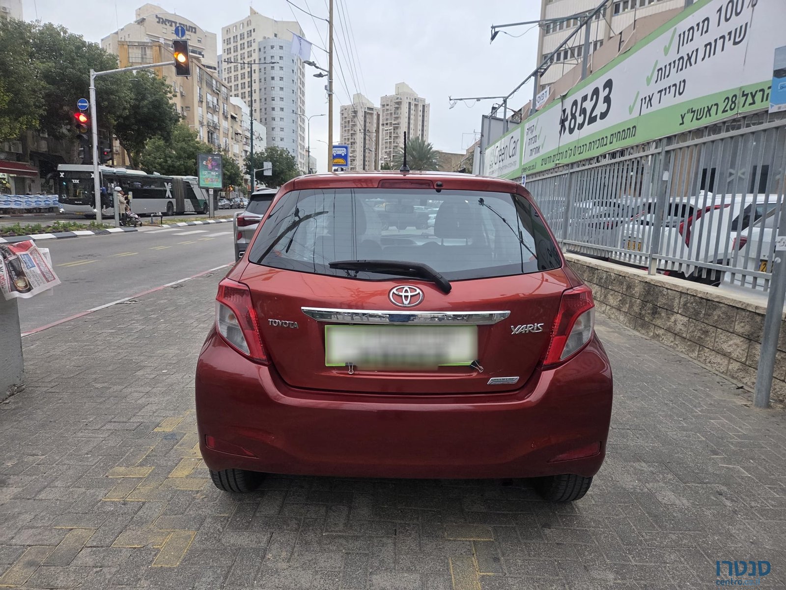 2012' Toyota Yaris photo #6