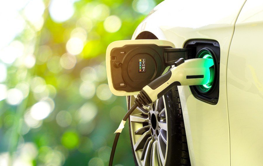 חוק ההסדרים: בעלי המכוניות החשמליות יכולים לנשום לרווחה, בינתיים