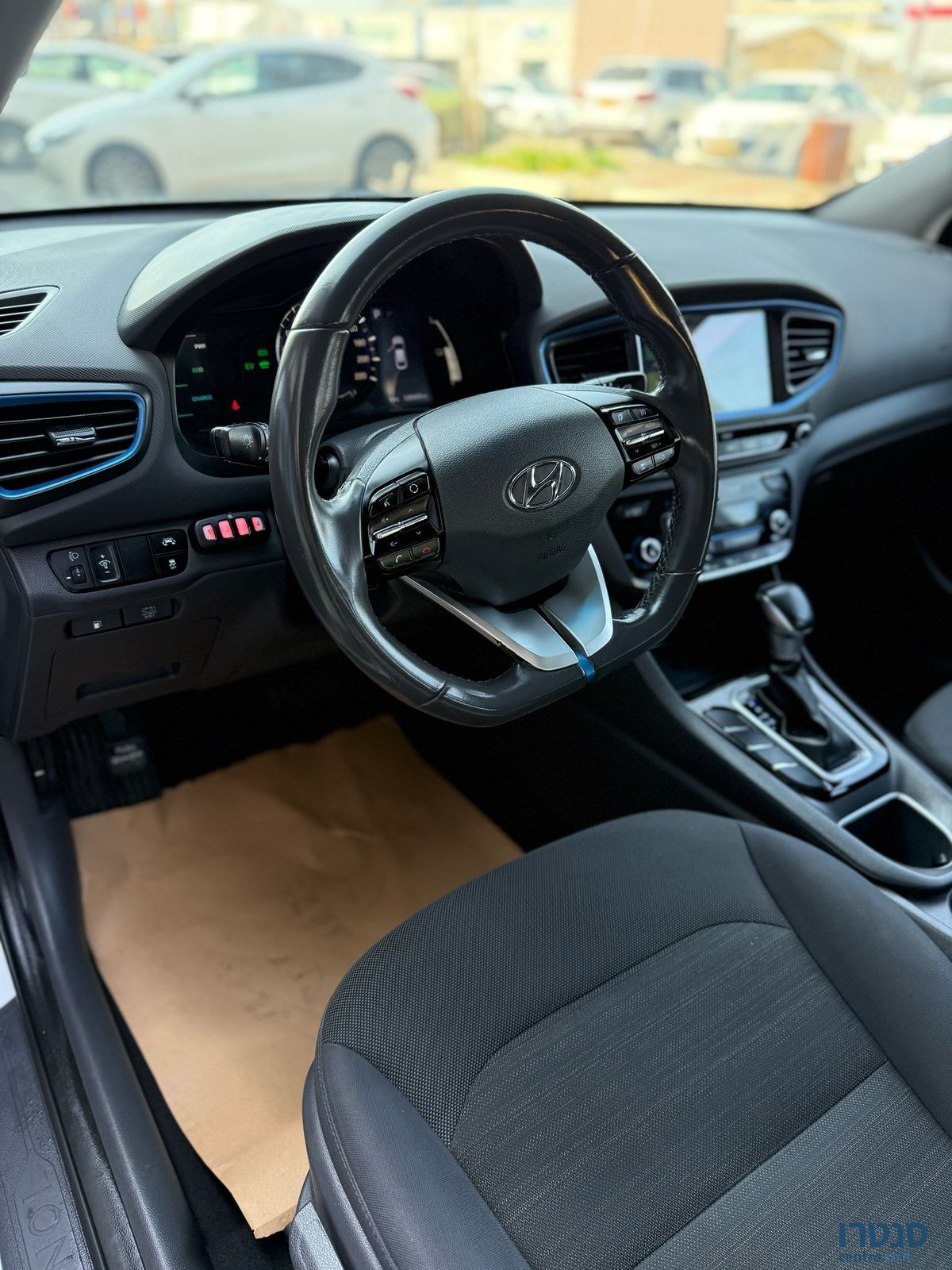 2018' Hyundai Ioniq photo #2