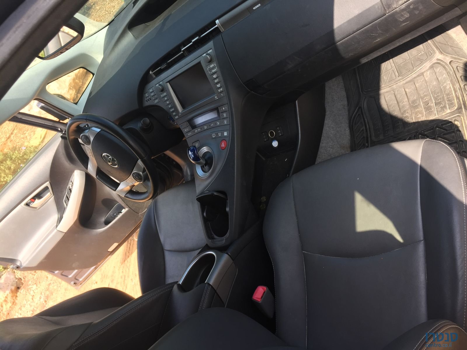 2012' Toyota Prius Plug-in Hybrid photo #4