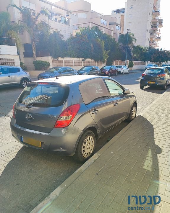 2011' Hyundai i20 יונדאי photo #2