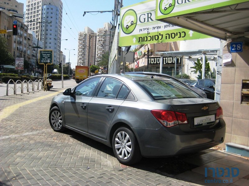 2010' Chevrolet Cruze photo #4