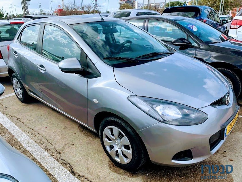 2010' Mazda 2 photo #2