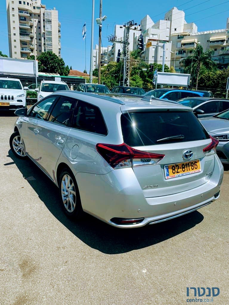 2016' Toyota Auris photo #2