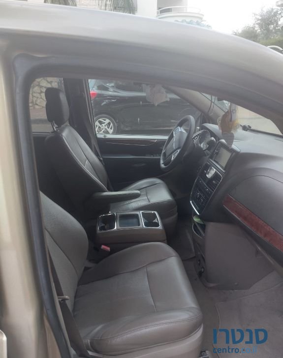 2011' Chrysler Grand Voyager קרייזלר גראנד וויאג'ר photo #4