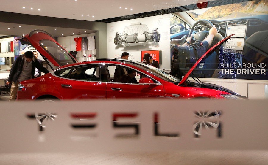 Tesla попросила заморозить лицензию импортера, чтобы блокировать параллельный импорт