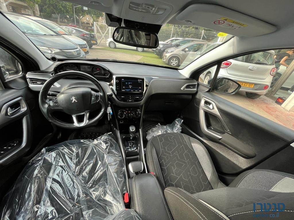 2019' Peugeot 2008 photo #5