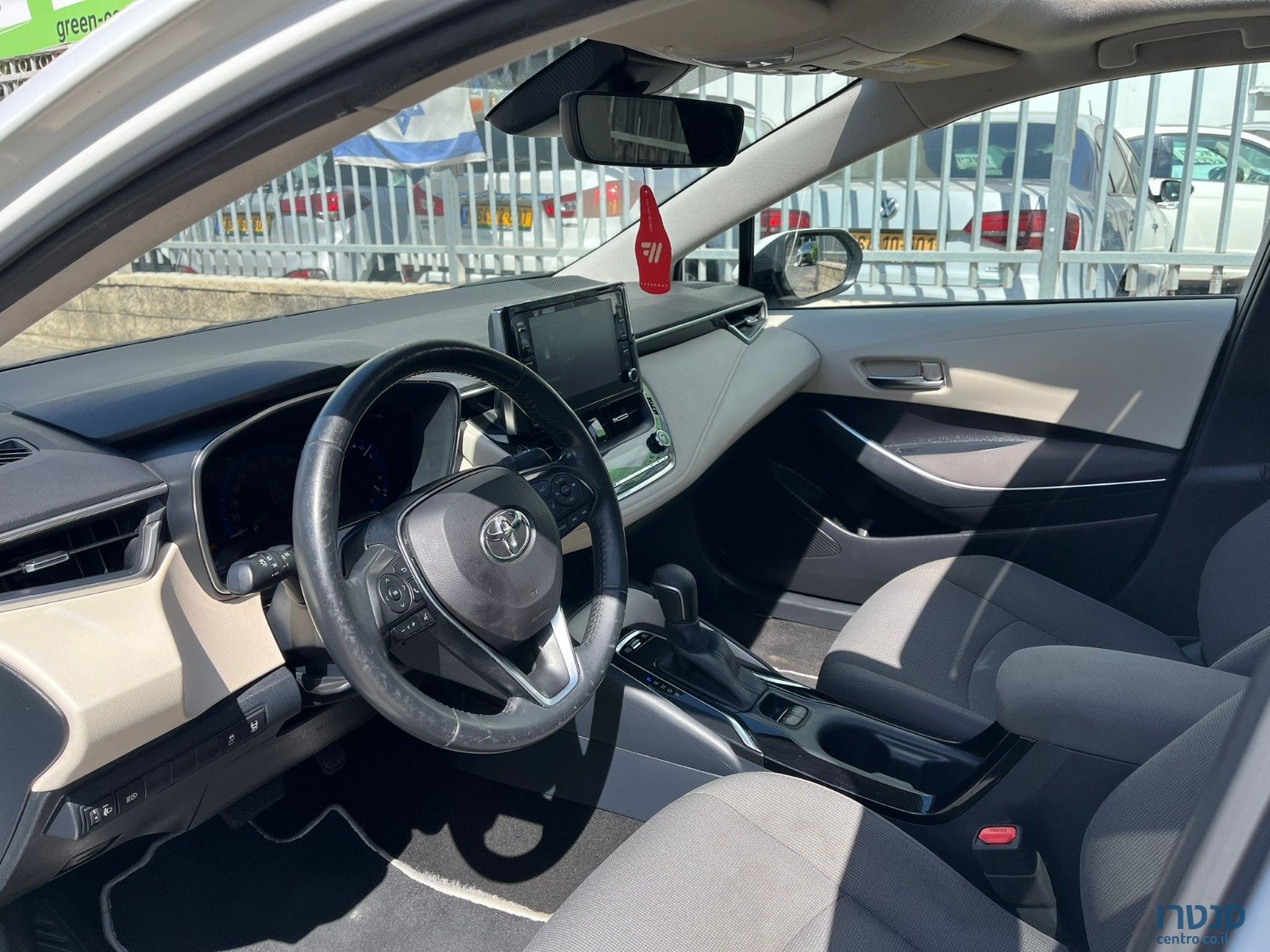 2022' Toyota Corolla photo #3