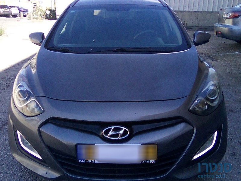 2012' Hyundai i30 יונדאי photo #1