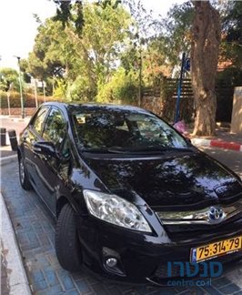 2012' Toyota Auris photo #3