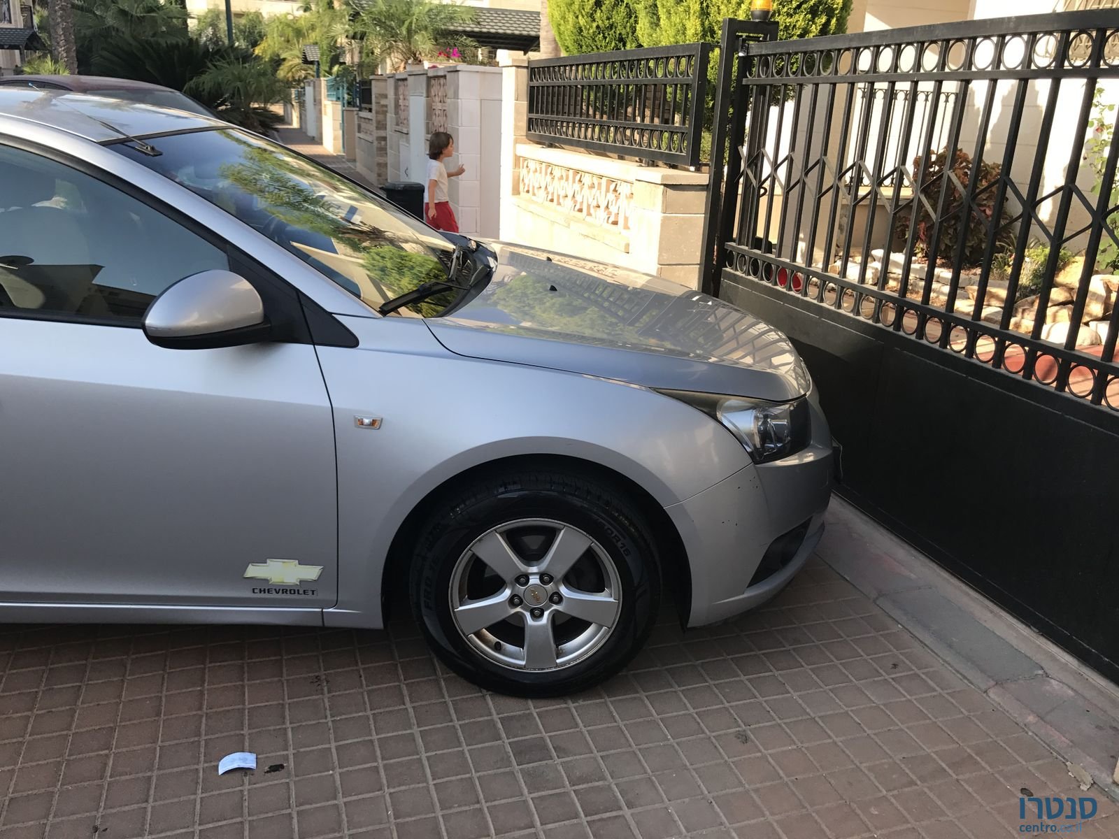 2010' Chevrolet Cruze LS + photo #4