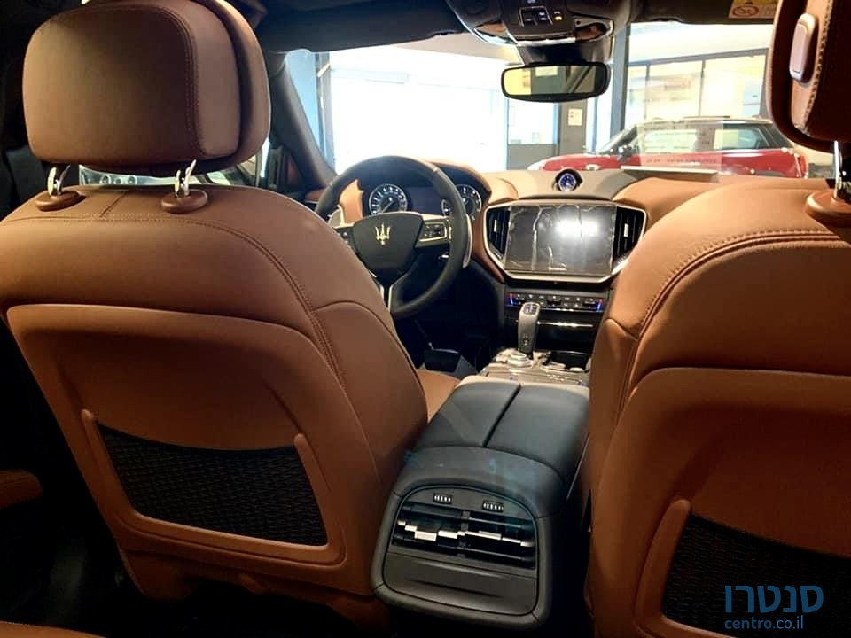 2021' Maserati Levante photo #6