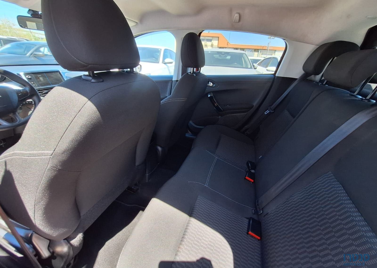 2017' Peugeot 208 פיג'ו photo #5