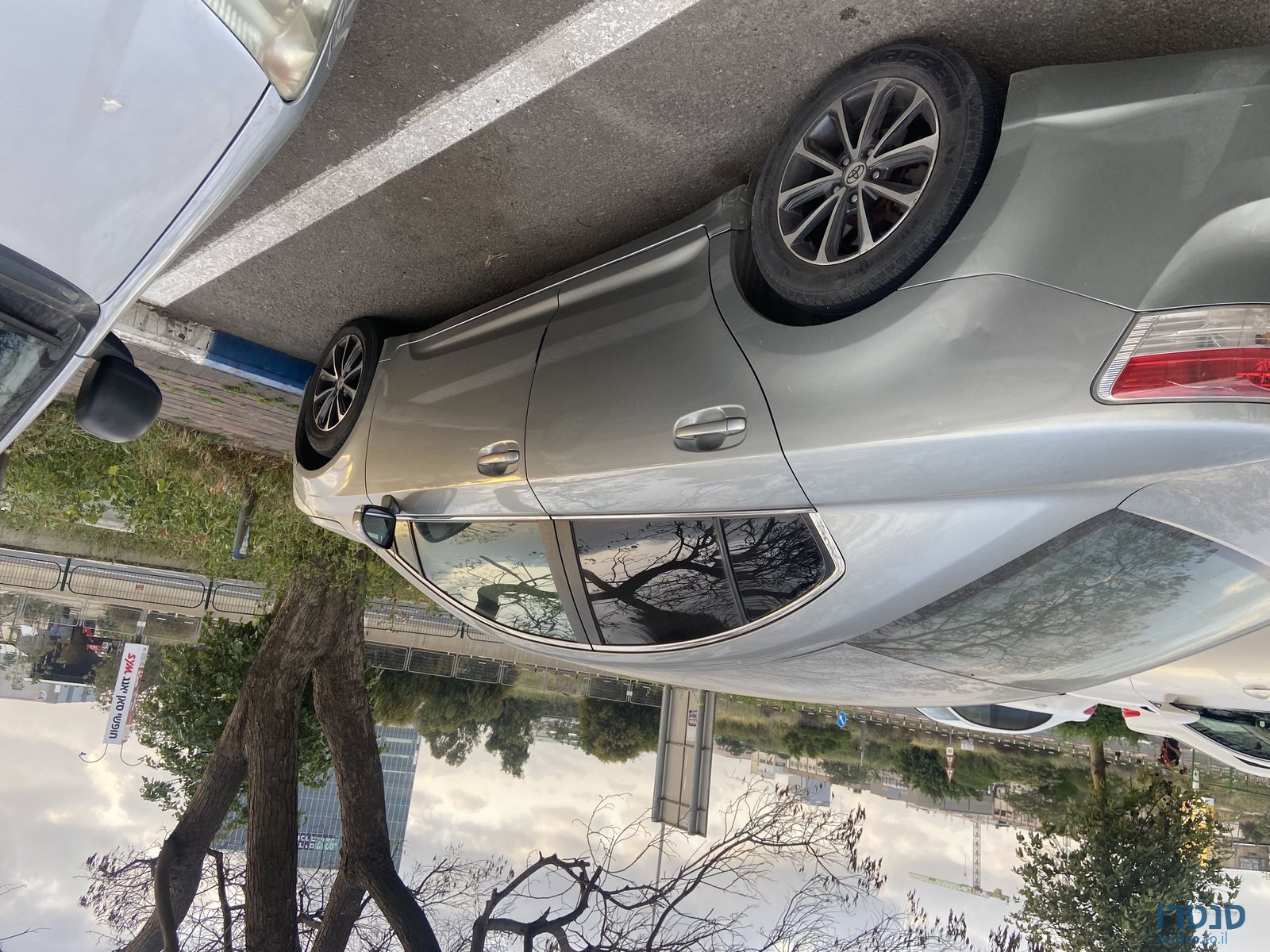 2011' Toyota Avensis טויוטה אונסיס photo #1