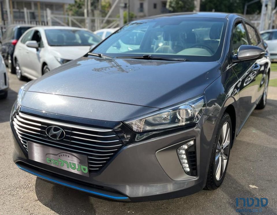 2019' Hyundai Ioniq photo #2