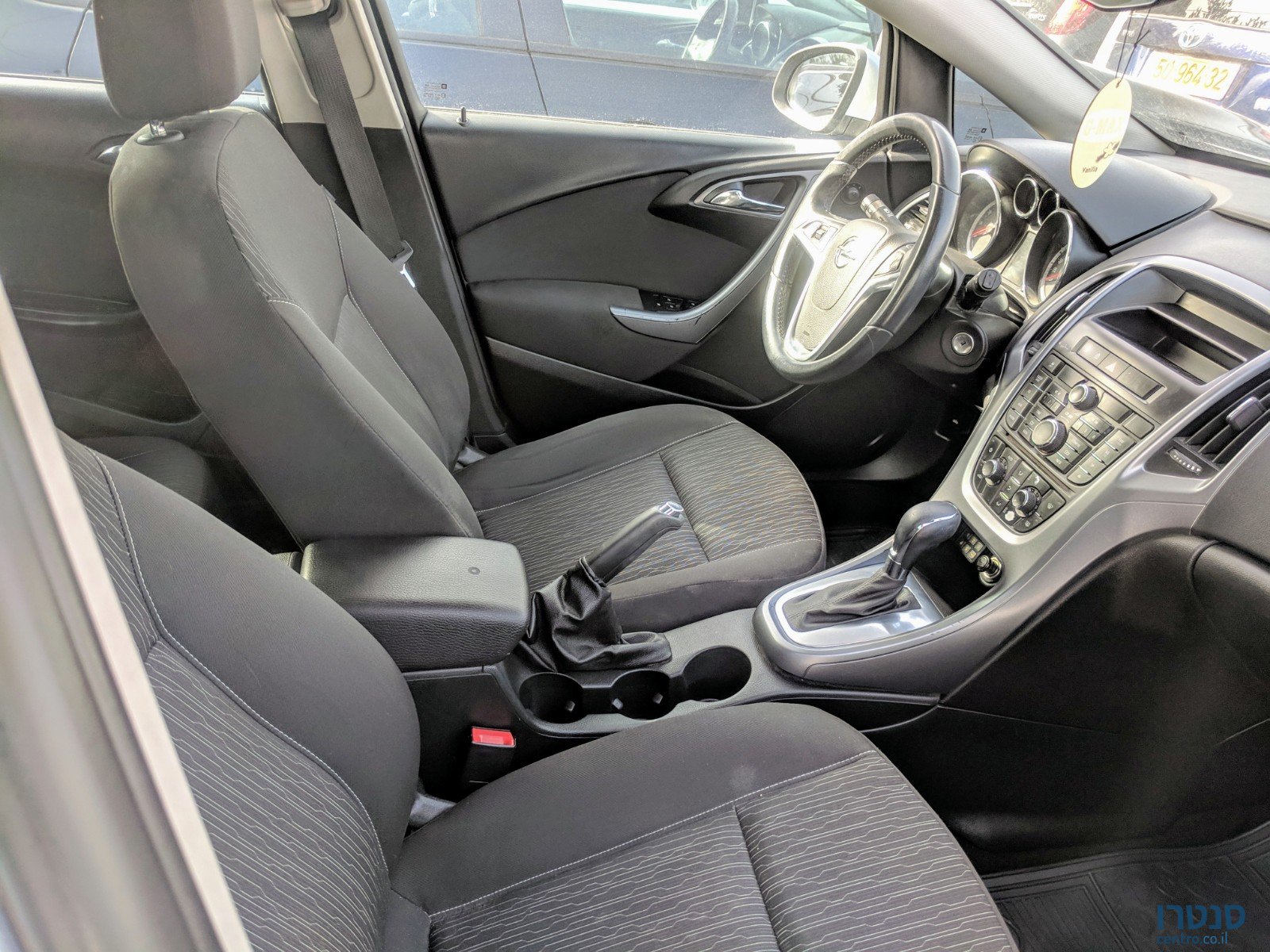 2014' Opel Astra photo #5