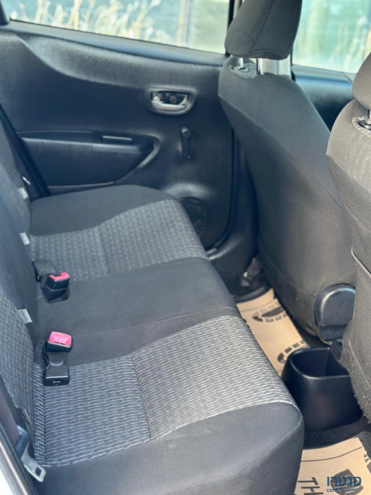 2013' Toyota Yaris photo #7