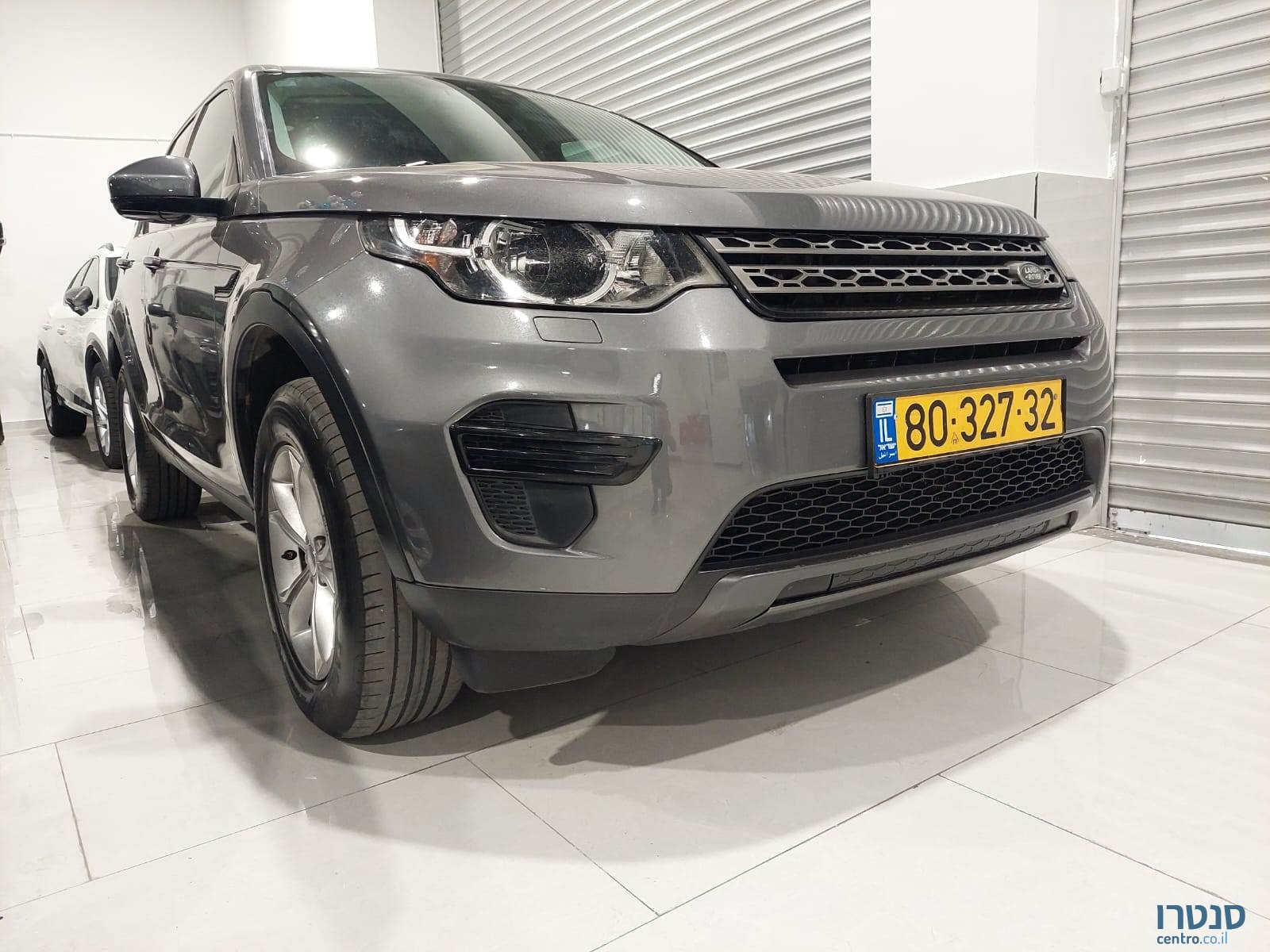 2016' Land Rover Discovery photo #3