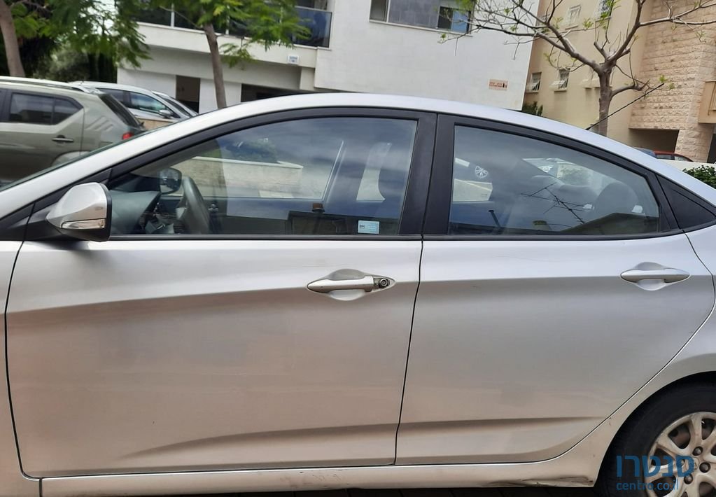 2012' Hyundai i25 יונדאי photo #2
