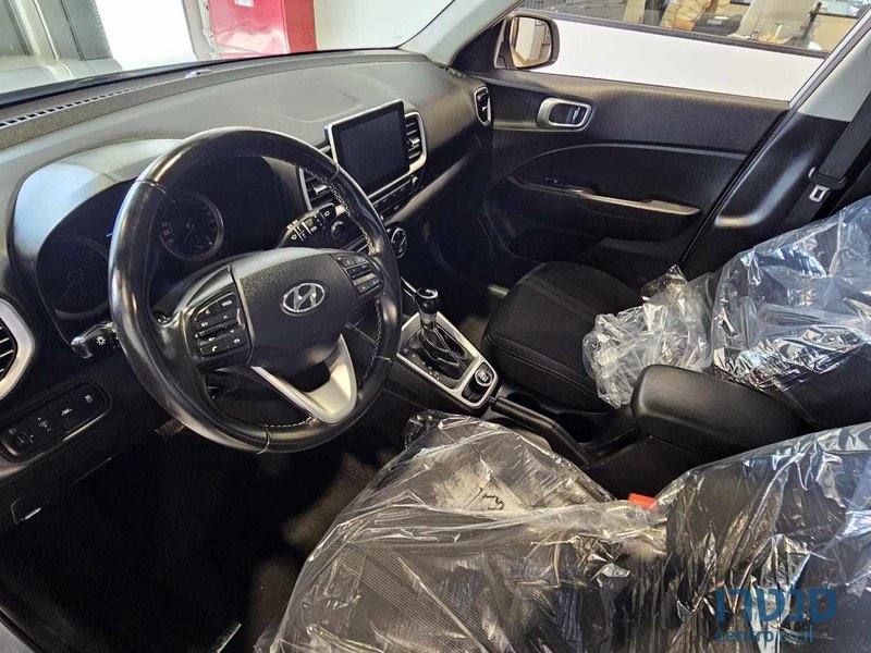 2022' Hyundai VENUE Intense photo #5