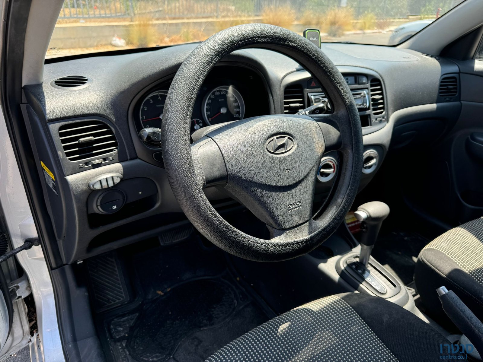 2012' Hyundai Accent photo #6