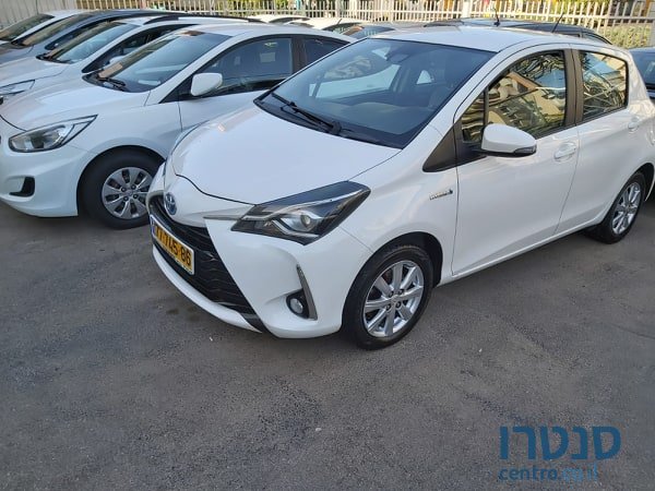 2018' Toyota Yaris photo #2