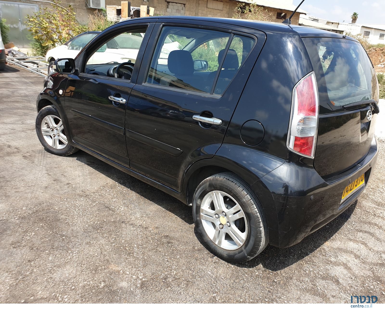 2011' Daihatsu Sirion photo #2