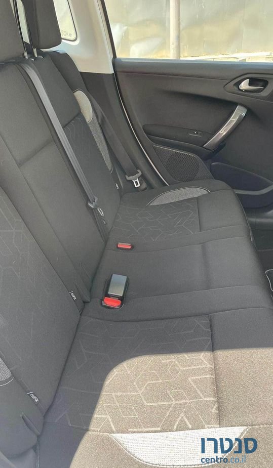2017' Peugeot 2008 פיג'ו photo #3