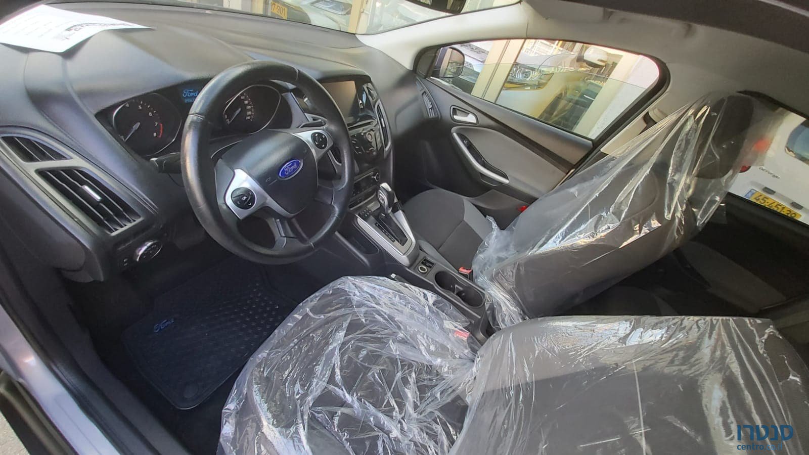 2014' Ford Focus photo #3