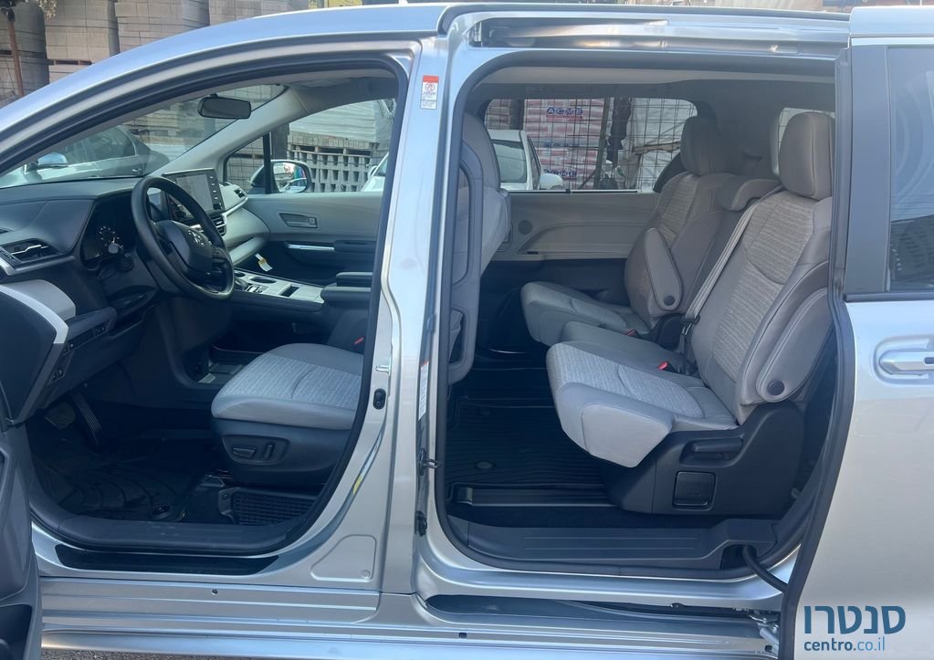 2023' Toyota Sienna טויוטה סיינה photo #2