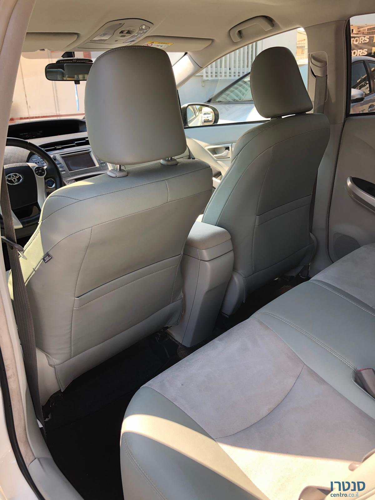 2014' Toyota Prius photo #4