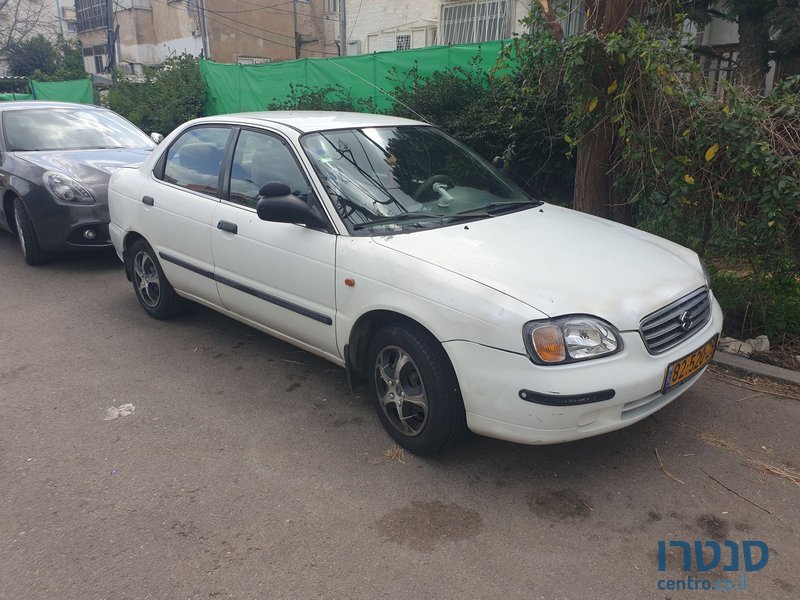 2002' Suzuki Baleno photo #2