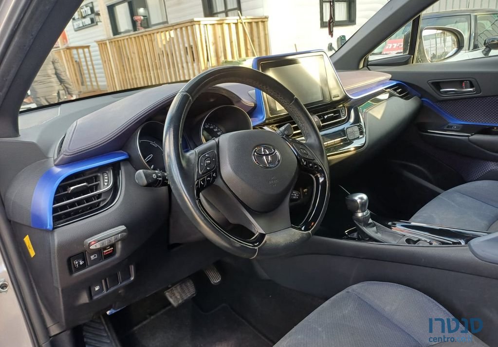 2017' Toyota C-HR טויוטה photo #5