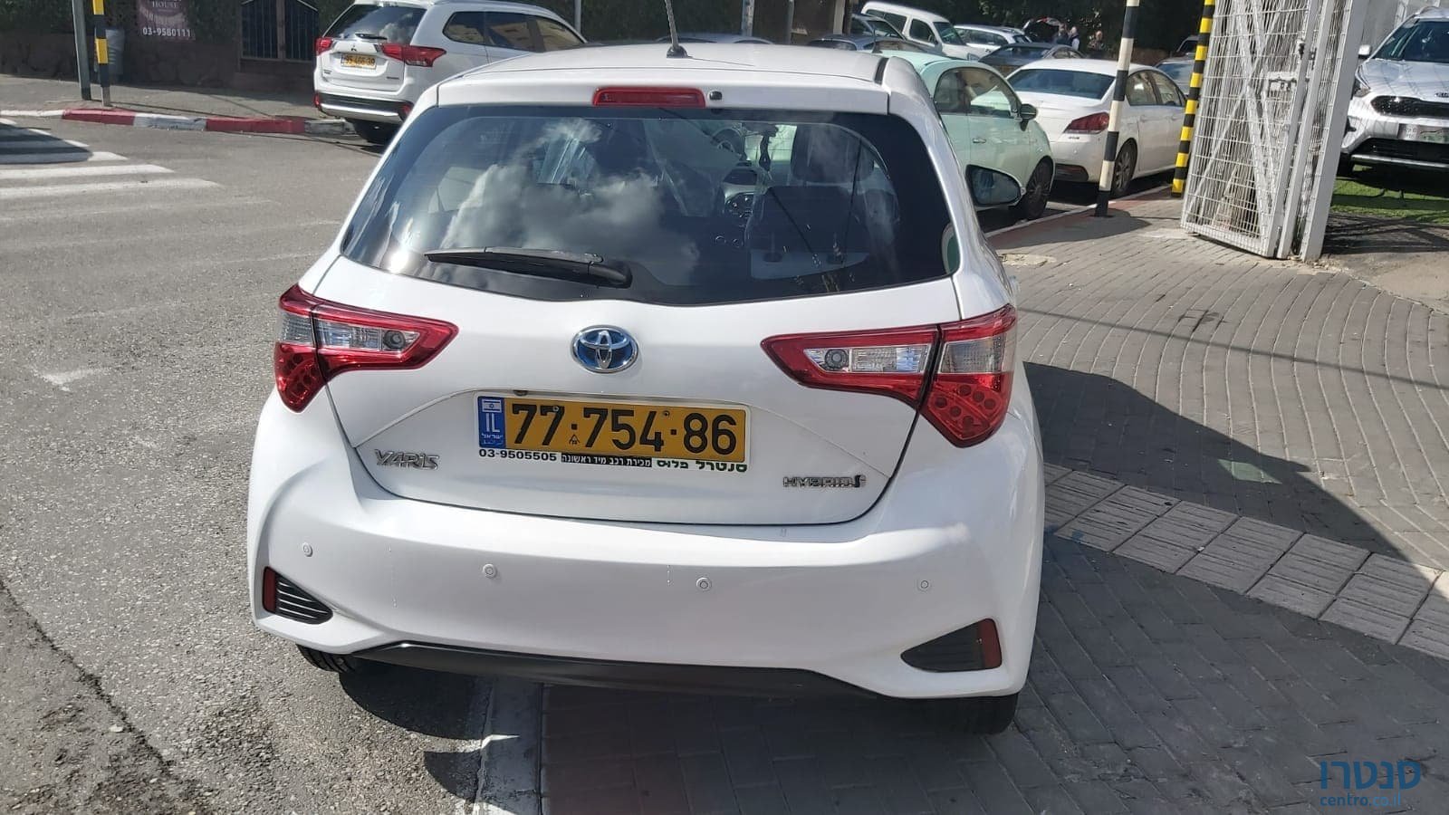 2017' Toyota Yaris photo #4