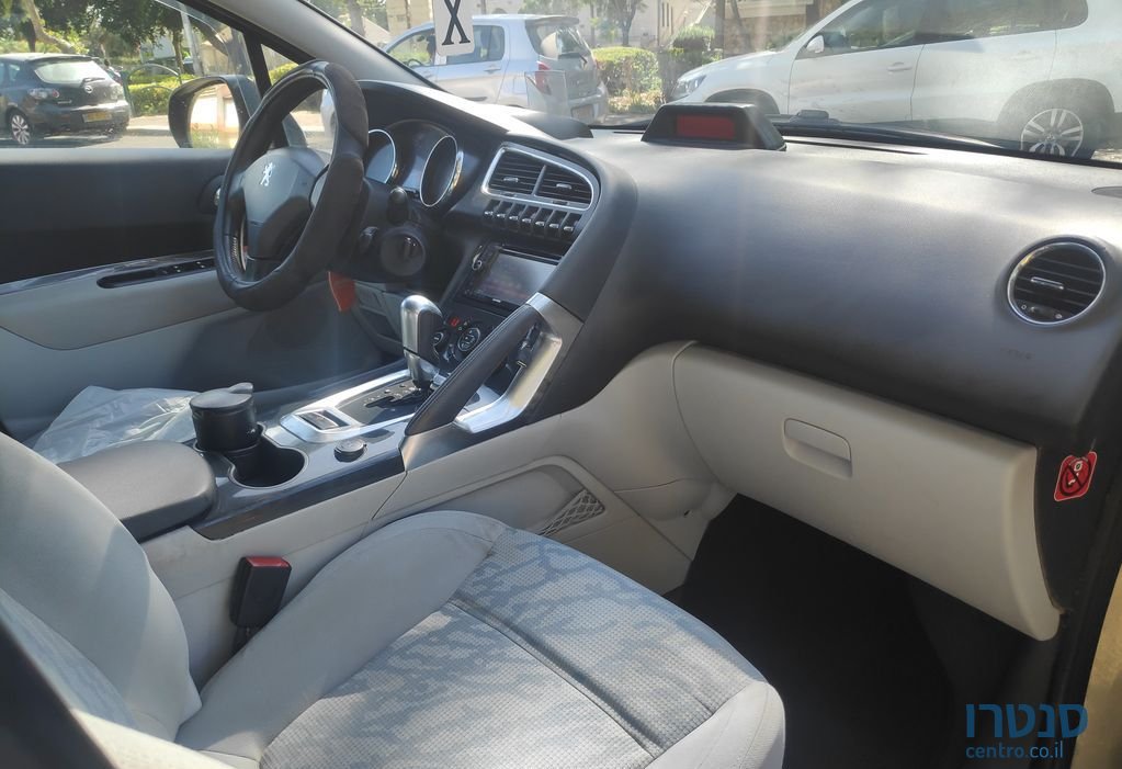2011' Peugeot 3008 פיג'ו photo #6