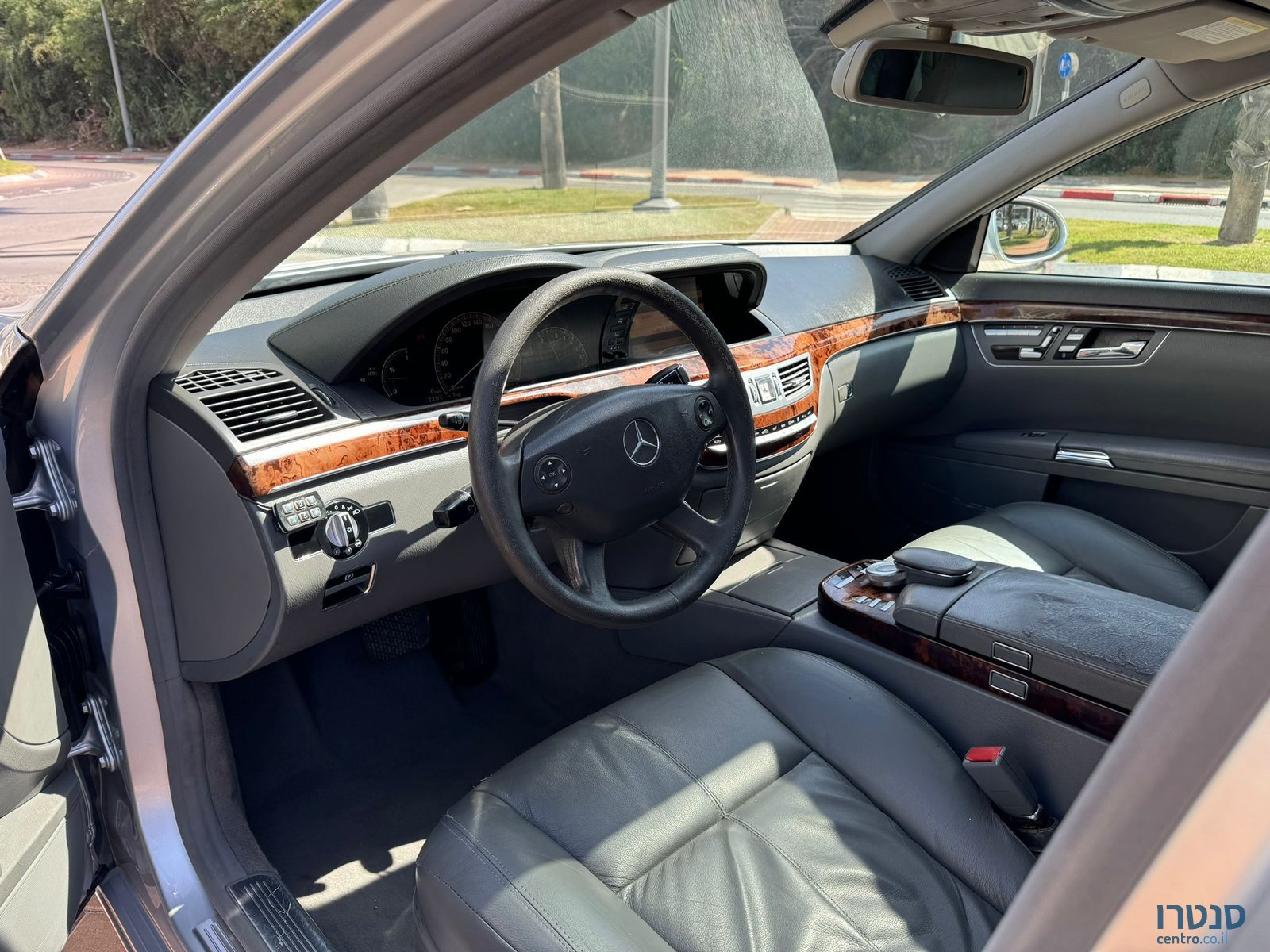 2011' Mercedes-Benz S 350 photo #4