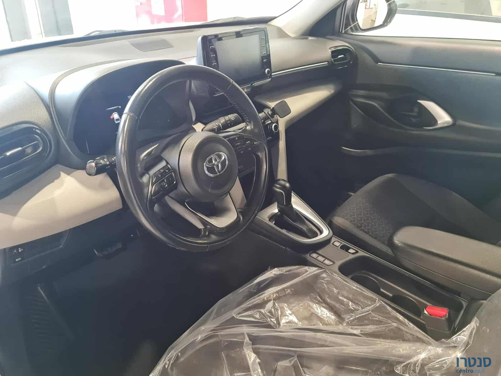 2022' Toyota Yaris Cross photo #5