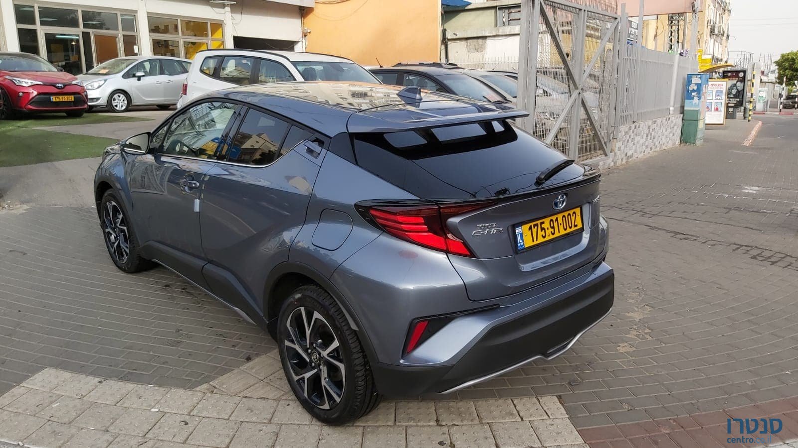 2019' Toyota C-HR photo #2