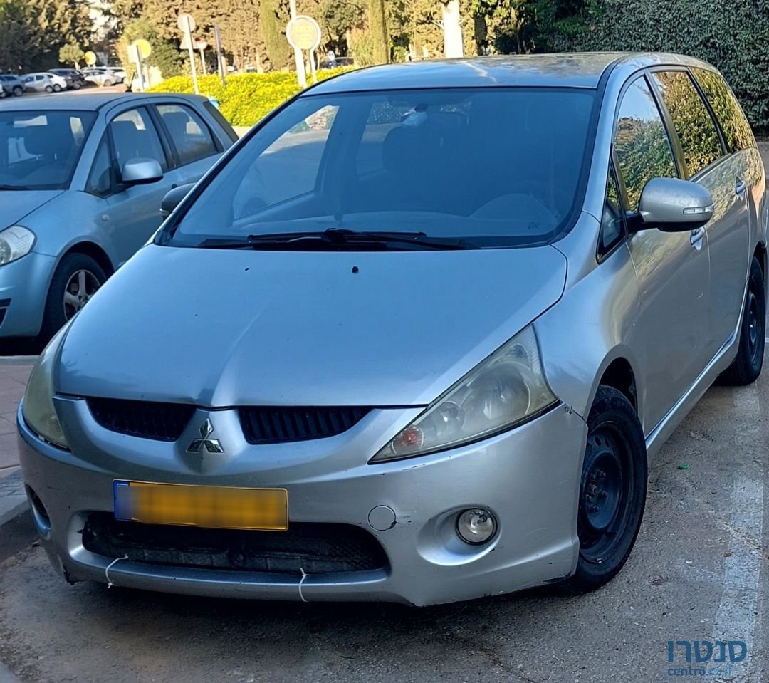 2011' Mitsubishi Grandis מיצובישי גרנדיס photo #1