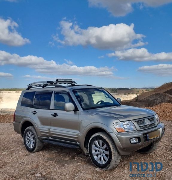 2002' Mitsubishi Pajero מיצובישי פג'רו photo #1