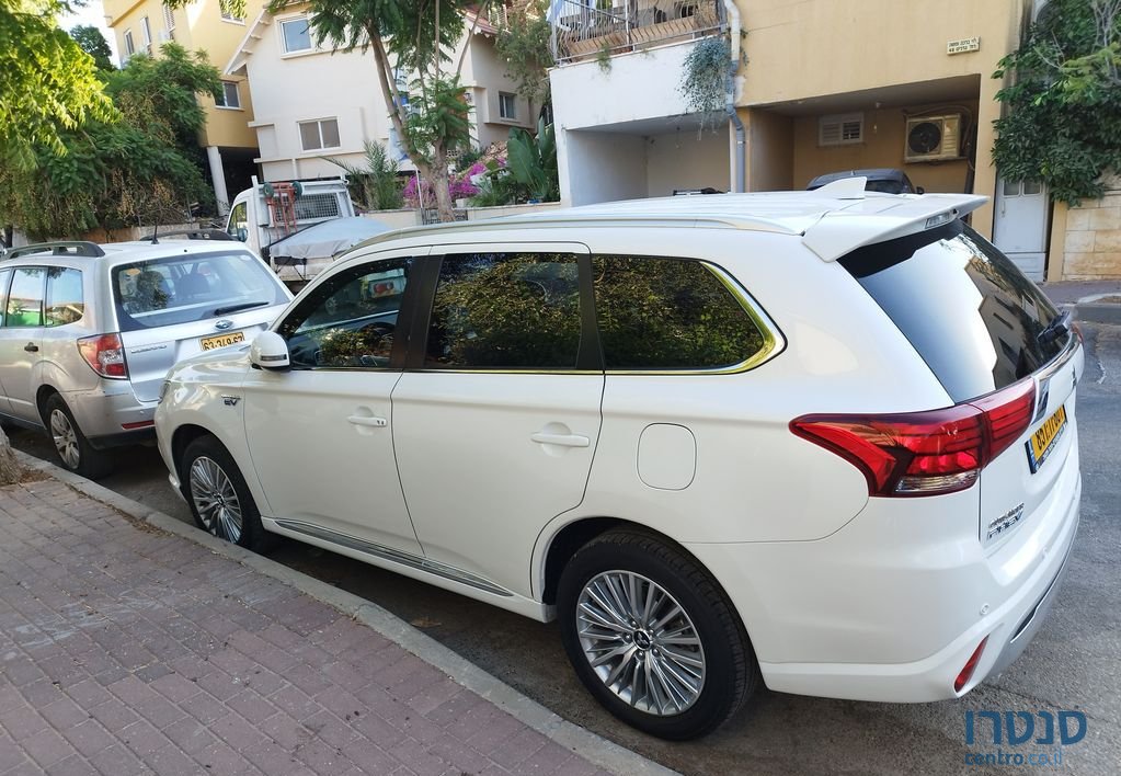 2020' Mitsubishi Outlander מיצובישי אאוטלנדר photo #1