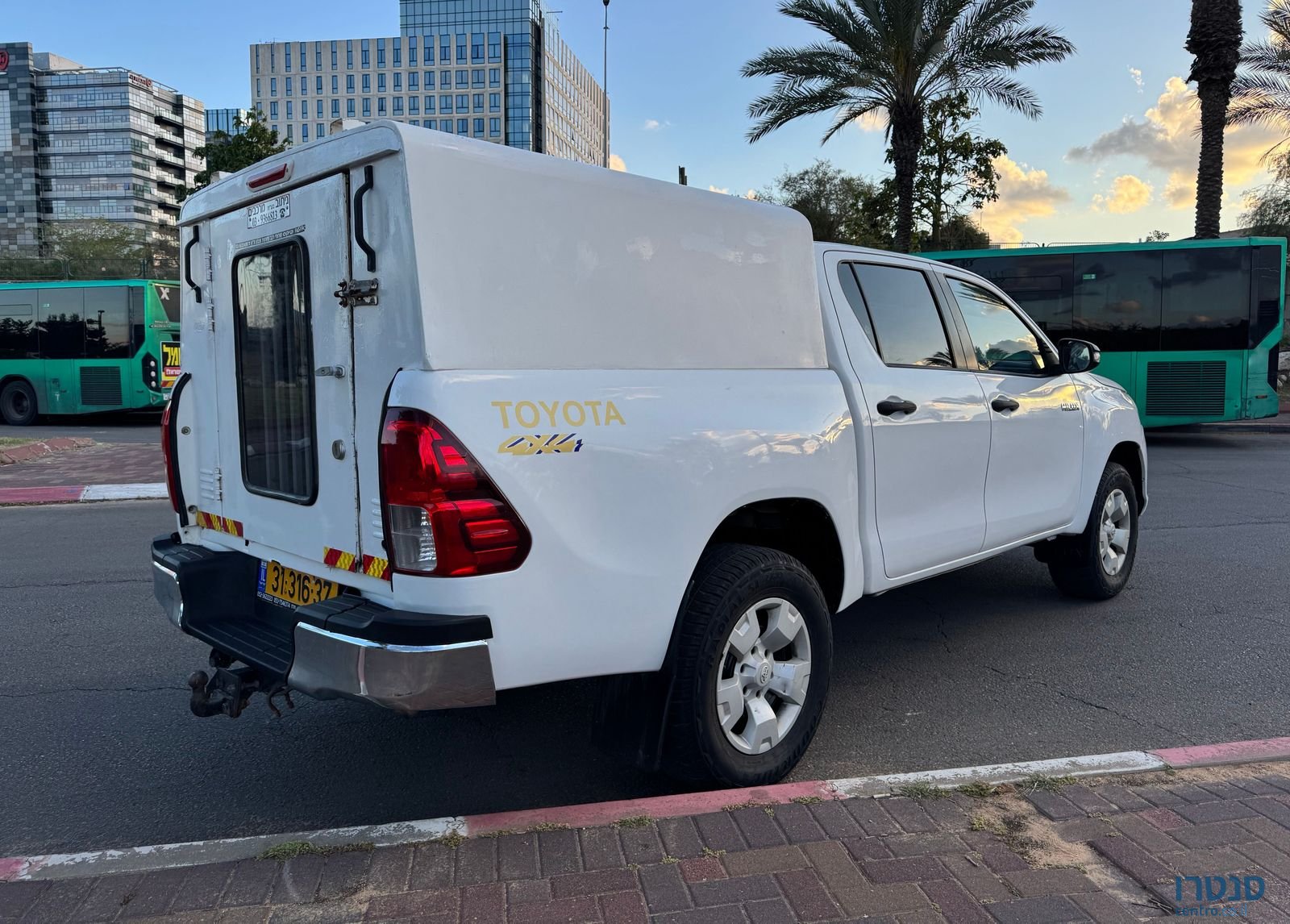 2016' Toyota Hilux טויוטה היילקס photo #6