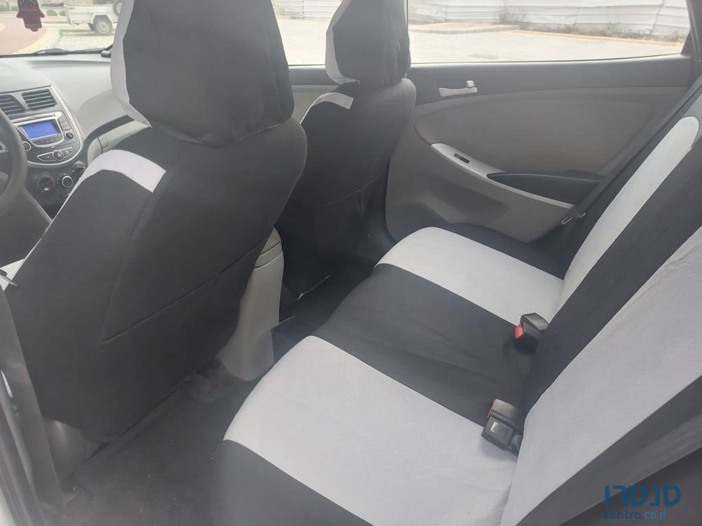 2013' Hyundai i25 photo #6