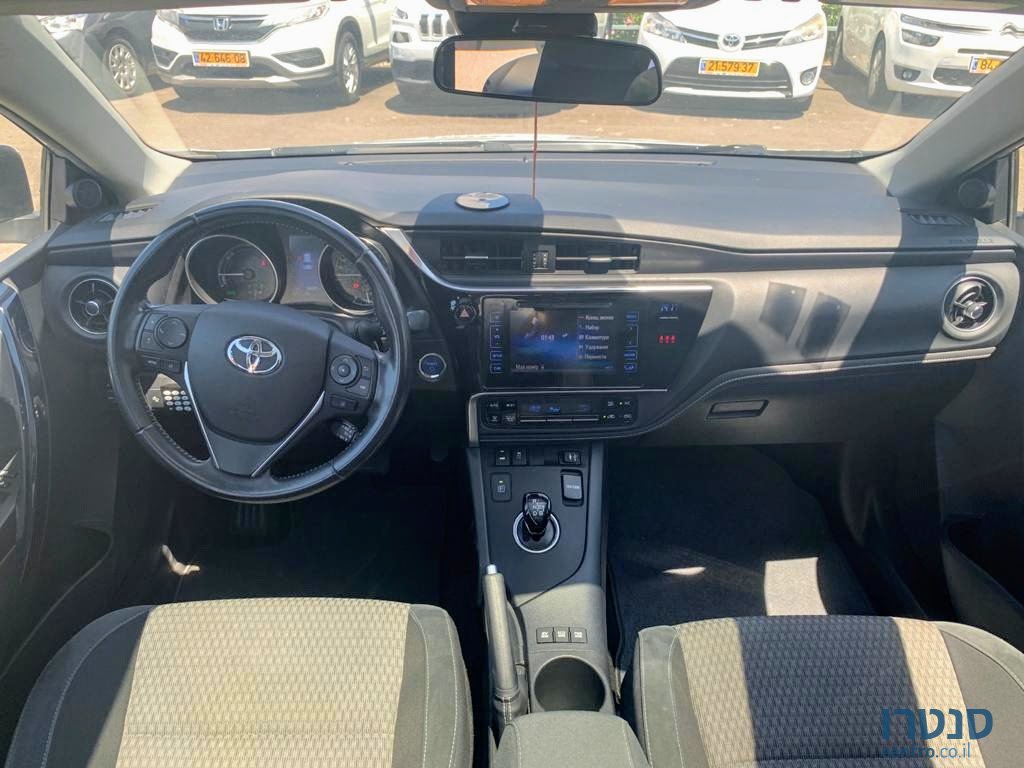 2016' Toyota Auris photo #5