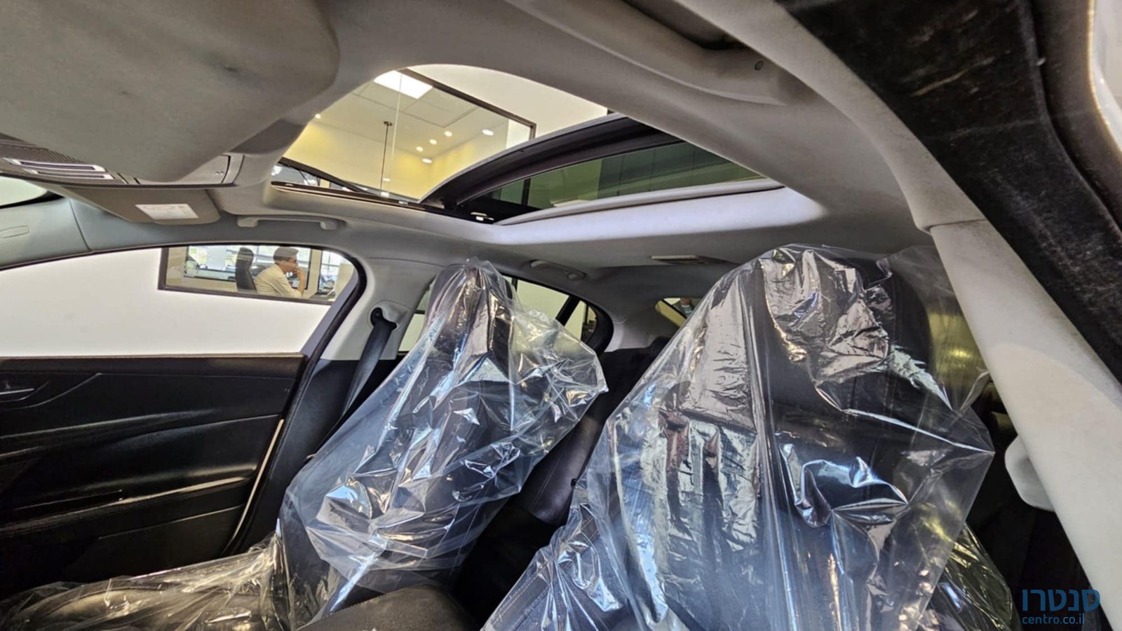 2018' Jaguar XE photo #7