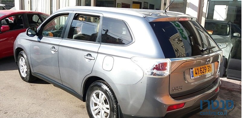 2014' Mitsubishi Outlander photo #2