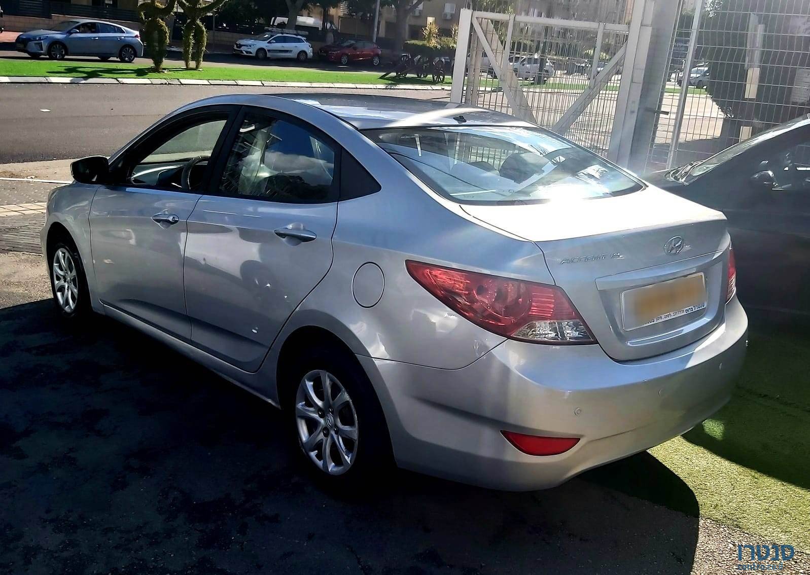 2014' Hyundai i25 photo #4