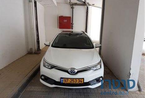 2015' Toyota Auris photo #1