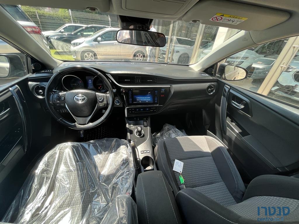 2019' Toyota Auris photo #5