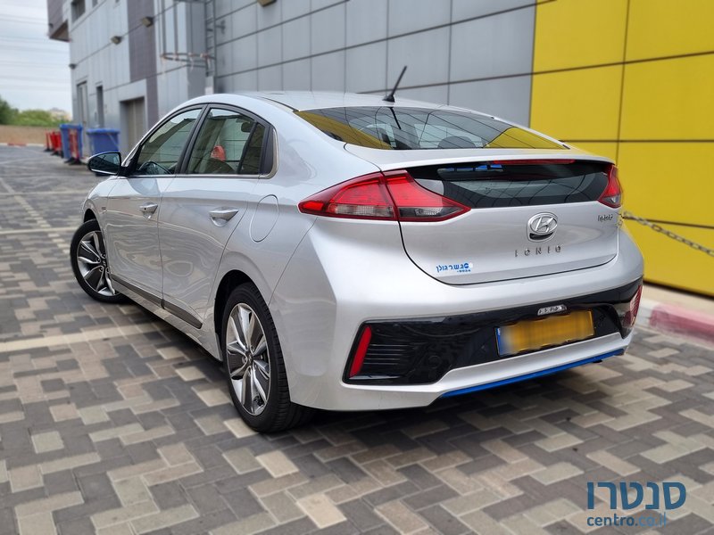 2018' Hyundai Ioniq photo #2